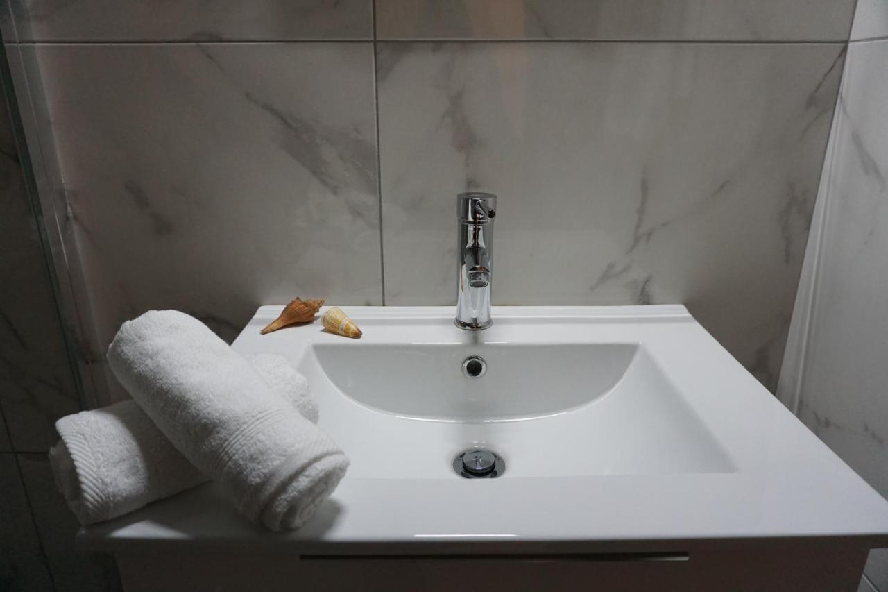 Afrodite'S Apartment Athena Bagian luar foto